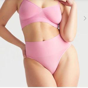NWT Yummie seamless ultralight shaping thong